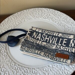 Robin Ruth NWOT Nashville Themed Distressed look Wristlet/ Wallet